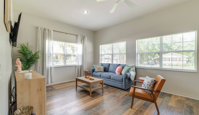 Explore Dtwn Crystal River: Walkable Duplex Unit