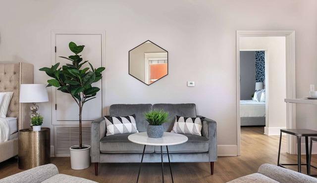 Explore Gaslamp in this Trendy 2BR | Sleeps 5!