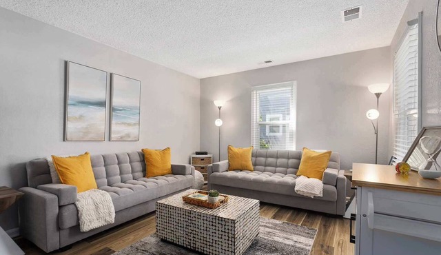 Explore KC|2BR+KingBeds|Great Location|Parking
