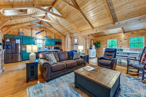 Explore Mammoth Cave Cabin with Fire Pit and Grill!