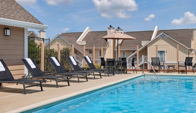 Explore Middleburg Heights! 3 Contemporary Units! Pets Allowed, FREE Parking!