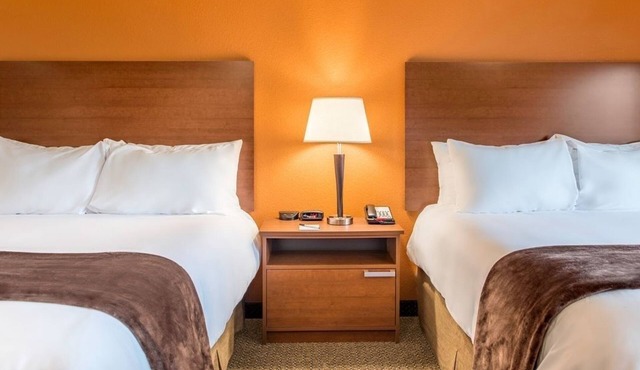 Explore Nature Trails & Nearby Shops from a Cozy Pet-Friendly Room