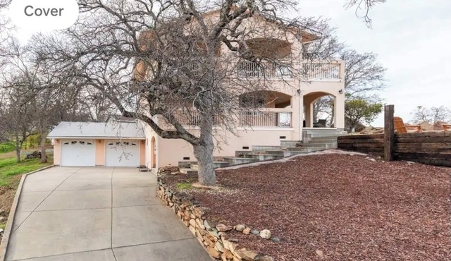 Explore natures retreat with amazing views of Lake Tulloch and close to Yosemite