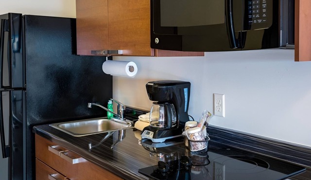 Explore Nearby Parks from 2 Rooms with Full Kitchen Near Lyon Oaks County Park