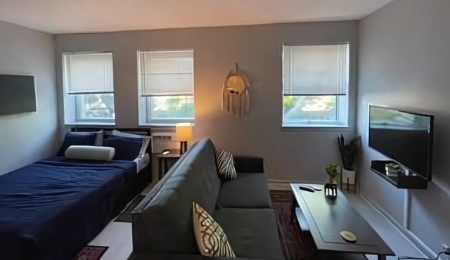 Explore Northside from Modern Studio Apartment near Dining and Shops + Laundry