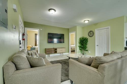 Explore NYC, Parks and Beaches! Top-Floor Apt