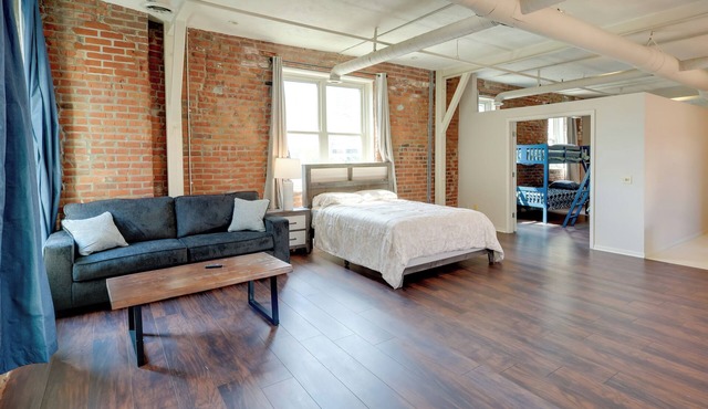 Explore Old Market: Convenient Omaha Condo