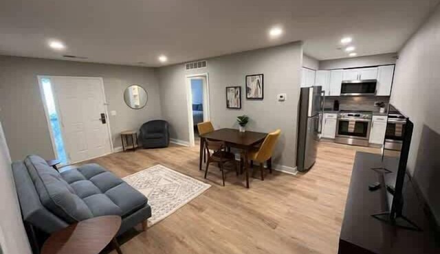 Explore Omaha, Walk to Aksarben Village