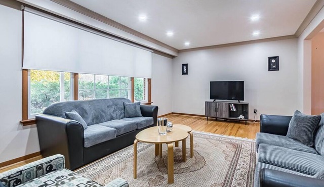 Explore Port Credit from Our Charming 4-Bedroom Home!