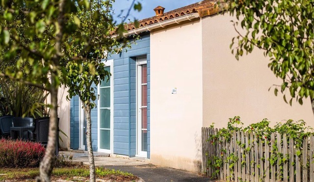 Explore Puy du Fou from a Peaceful Countryside Base - Free Parking Included