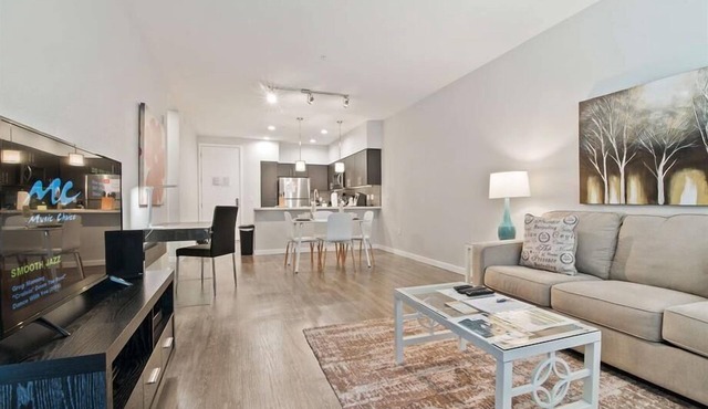 Explore Redwood City’s Downtown nr Eateries & Entertainment