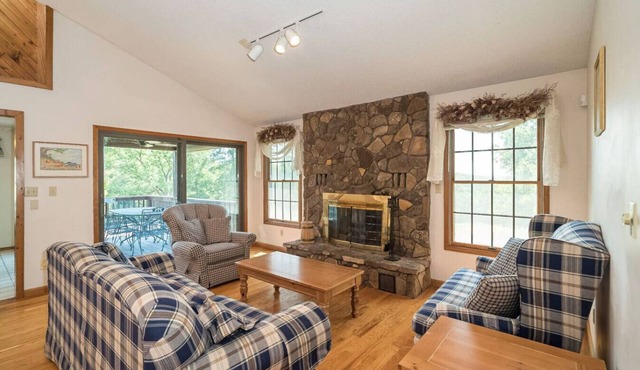 EXPLORE & RELAX in NATURE - A 100-Acre Retreat