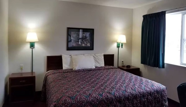 Explore & Relax | Breakfast Included | Sioux River & City Attractions Access