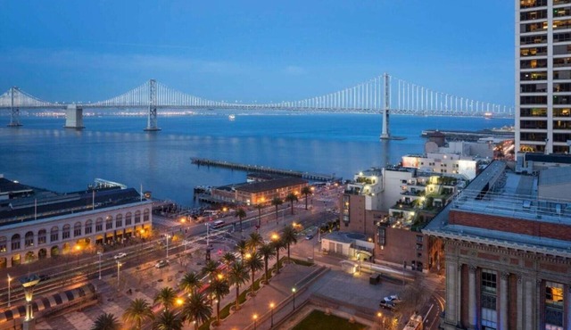 Explore San Francisco's Financial District From Our Room !