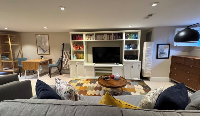 Explore Sights of Washington from Spacious Basement Apartment