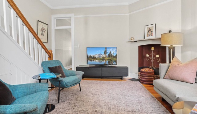Explore Sydney from a convenient 3 Bedroom Unit