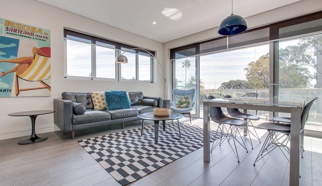 Explore Sydney from Stylish North Shore Apartment