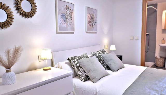 Explore Tarazona from This Central & Peaceful Flat