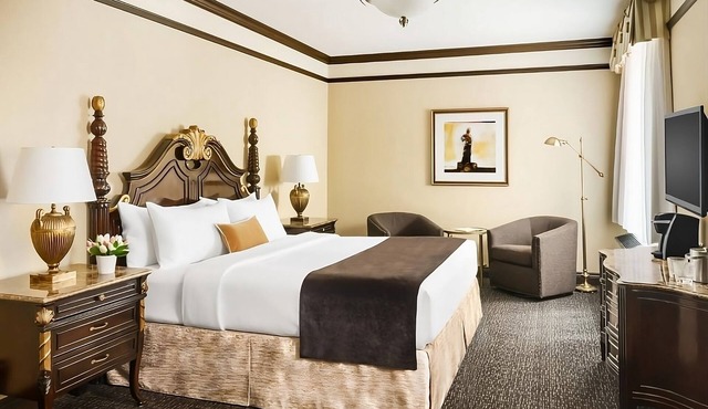 Explore the American Museum of Natural History! 4 Upscale Units, w/Onsite Dining