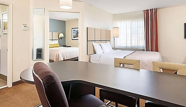 Explore the Best of Naperville from Here! 2 Spacious Accommodations with Kitchen