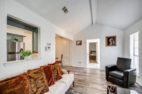 Explore the City w/Ease! Quiet East Dallas Base