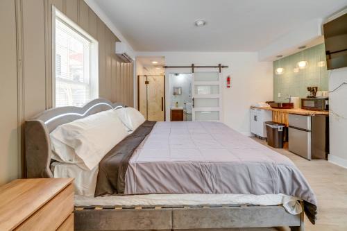 Explore the Hinton Historic District! Luxe Studio
