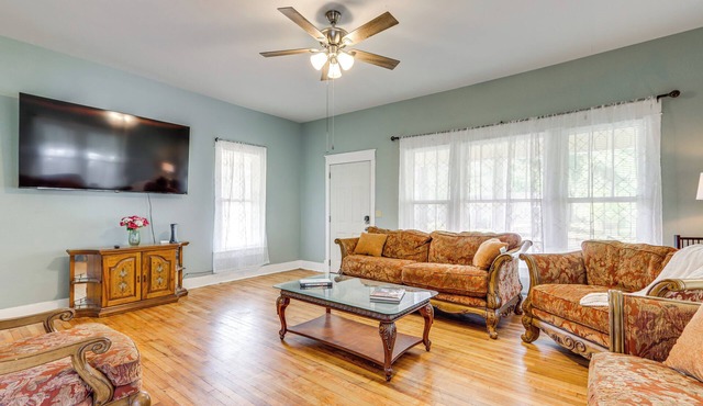 Explore the Ozarks: Arkansas Family Home!