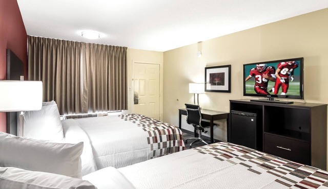 Explore TN: Affordable Room Near Patriot Park & SkyLand Ranch