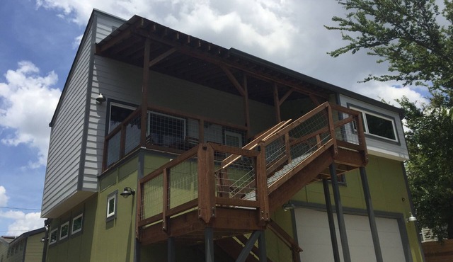 Explore UT, Moody Center, downtown, restaurants, bars from relaxing upper flat
