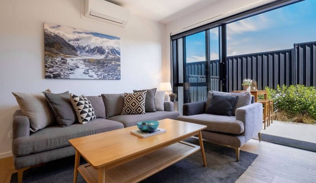 Explore Wanaka - A Stylish Unit That Guests Adore!