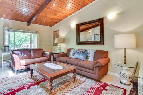 Explore, Work and Unwind Pet-Friendly Aloha Unit