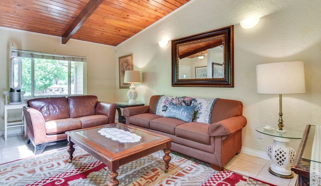 Explore, Work & Unwind: Pet-Friendly Aloha Unit