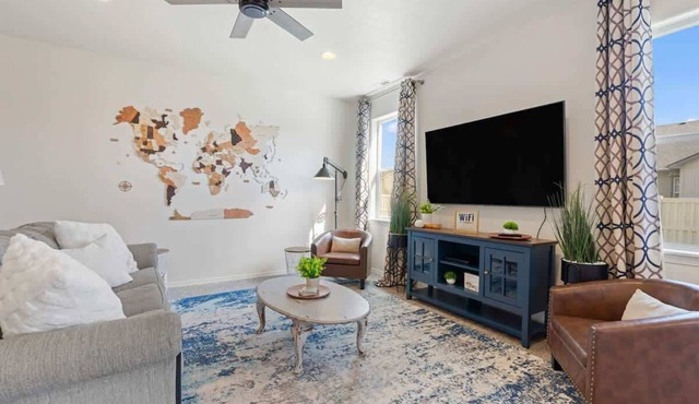 Explorer's House, Firepit, Sleeps 10 w/Game Room