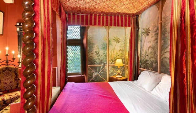 Explorer’s Room at Château de Château l'Evêque