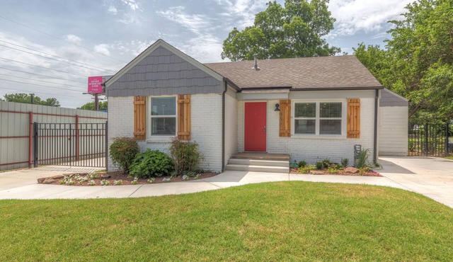 Expo Center/Fairgrounds, 3 bedrooms, 3 full bathrooms. On Old Route 66