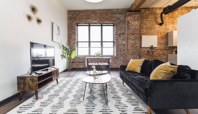 Exposed brick, wood beams, & chic touches give this loft serious style. Enjoy skyline views from the rooftop, a full kitchen with coffee bar, king bed, on-site gym, & quick access to the free KC streetcar. Walk to shops/dining, and the City Market!