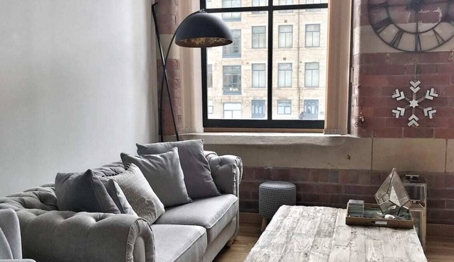 Exposed brickwork, beautiful decor and well located for Saltaire