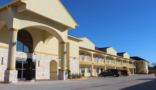 Express Inn & Suites - Bush Airport