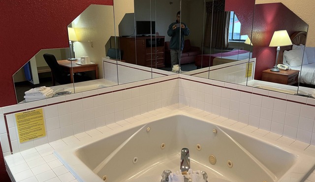 Express Inn & Suites