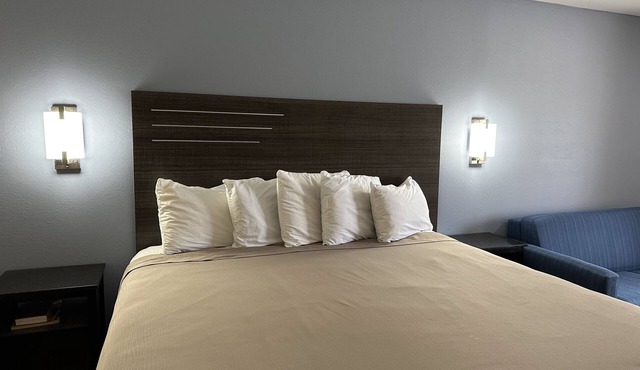 Express Inn & Suites