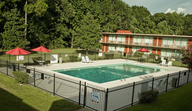Express Inn & Suites