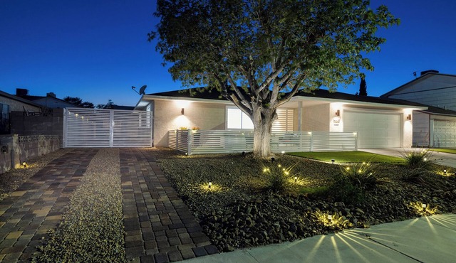 Exquisite 1 Story w/RV Parking minutes from Summerlin,Pet Friendly & No Pet Fee!
