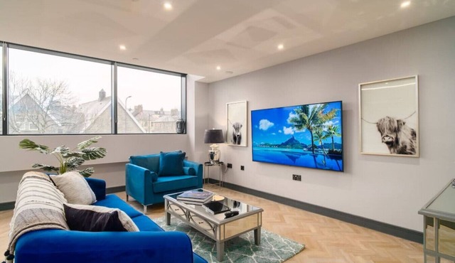 Exquisite 2 Bed Duplex Apt | Secure Parking | Gym