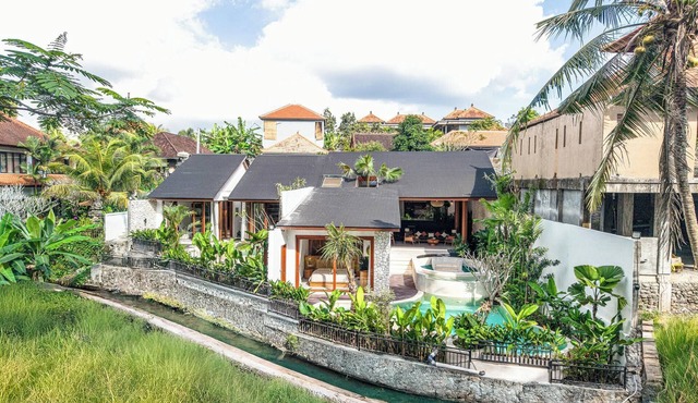 Exquisite 2BR Villa Jungle View, 8 Mins to Ubud