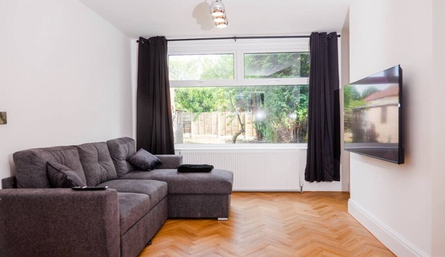 Exquisite 3BD Nordic Retreat - Free Parking