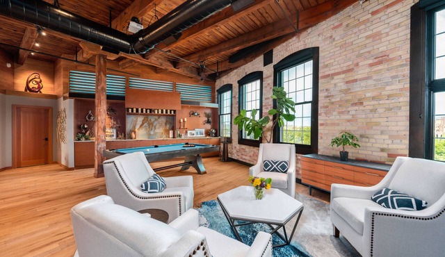 Exquisite 3BDR Penthouse in Downtown TC