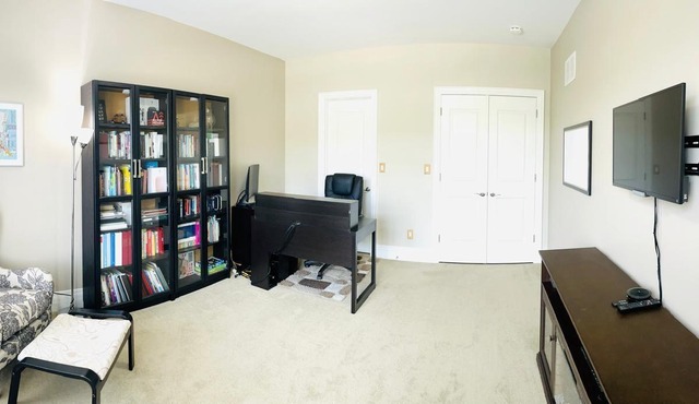 Exquisite 4 BDR Home with Office and Parking near Lake Wilcox