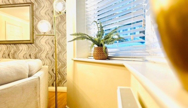 Exquisite 4 Bed with 2 en-suite