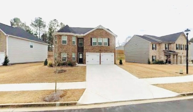 Exquisite 5-bedroom house, 10 minutes from Airport with AC, & WiFi with 10%Disnt