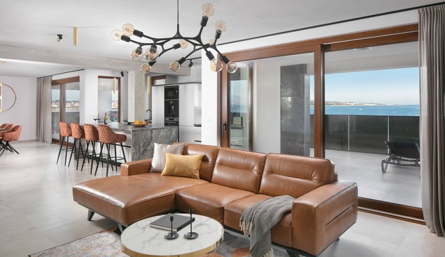 Exquisite 5-Star Luxury: Stunning 4-Bedroom Apartment with Panoramic Seaviews